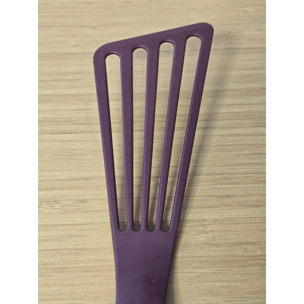 Rachael Ray Slotted Turner Spatula – Burgundy Nylon Heat Resistant